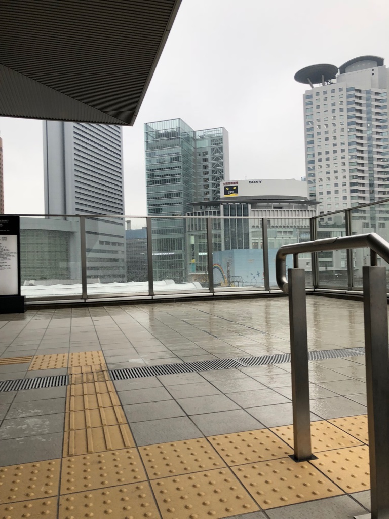 駐車場から大阪駅まで3